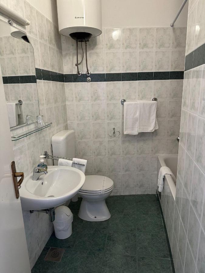 Longa Rooms 希贝尼克 外观 照片