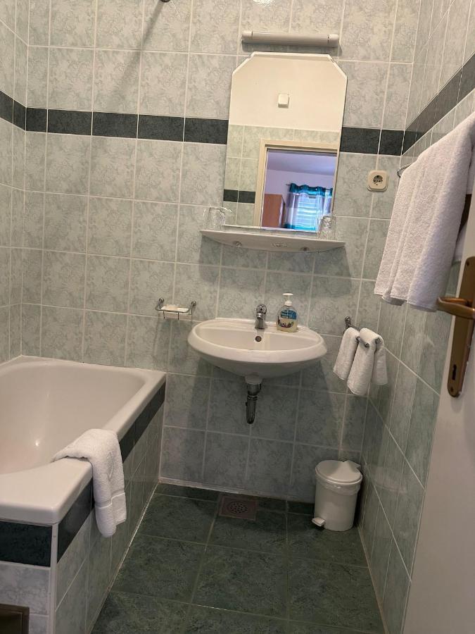 Longa Rooms 希贝尼克 外观 照片